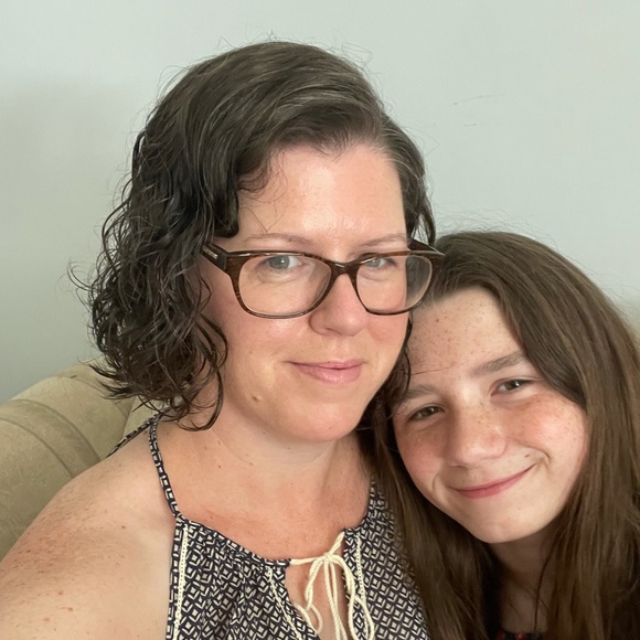 Meet your Poshers, Sarah and Danika - Picture 1 of 1